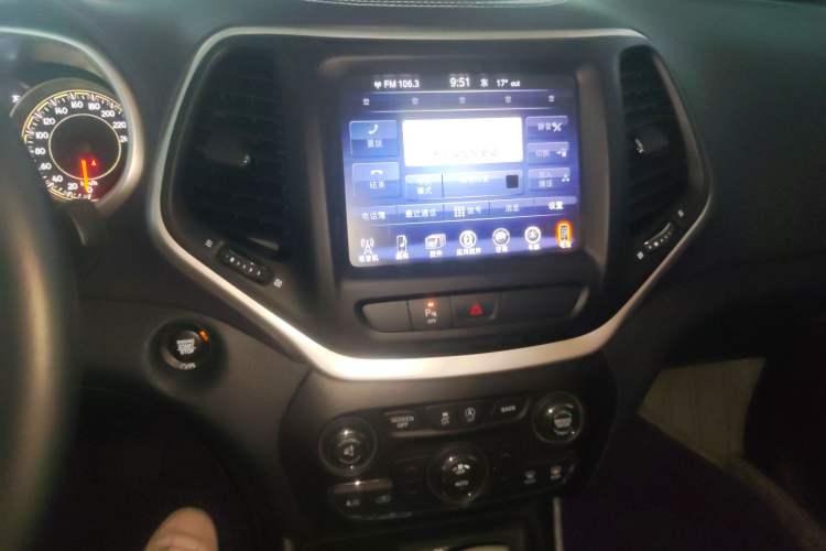 Used Jeep Cherokee 2016 2.4L Leading Smart Version Audio And AC Panel