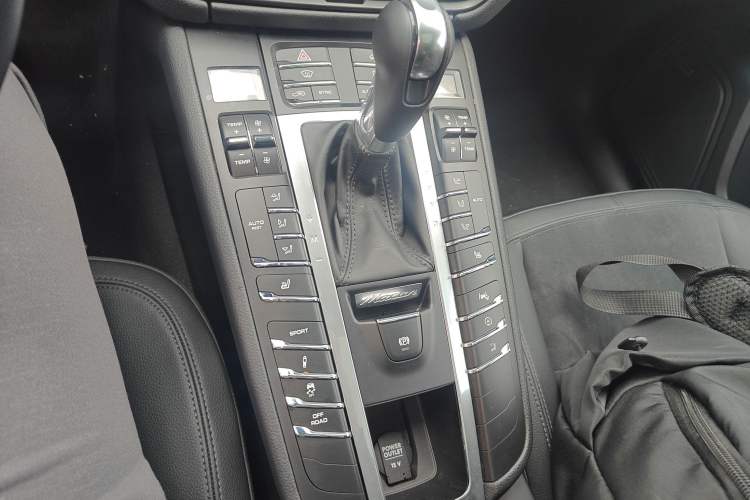 Used Porsche Macan 2018 Macan 2.0T