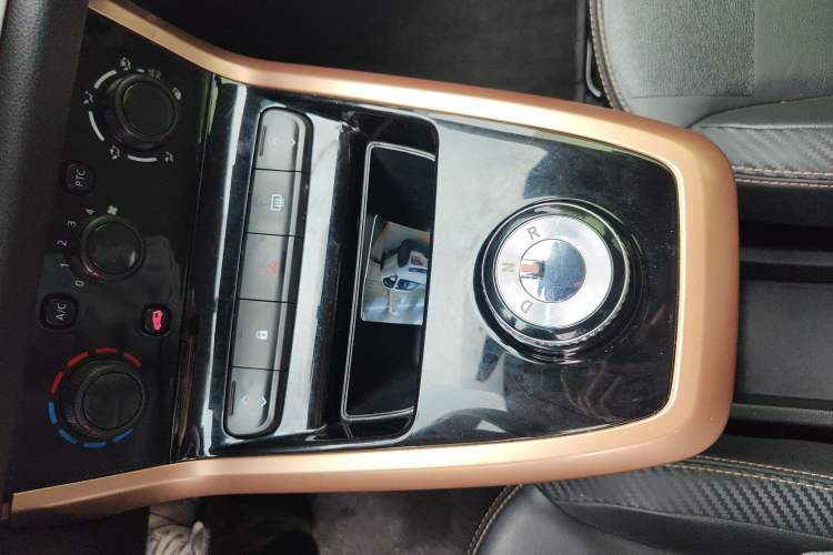 Used Dongfeng NAMMI BOX 2022 Chasing Wind Edition 331 km Standard Model Gear Lever