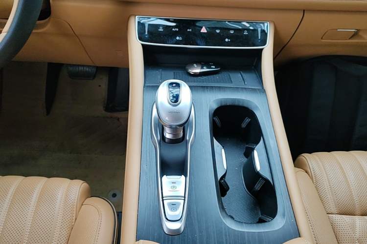 Used VOYAH Dream 2024 PHEV Ultra-Long Range Flagship Edition
