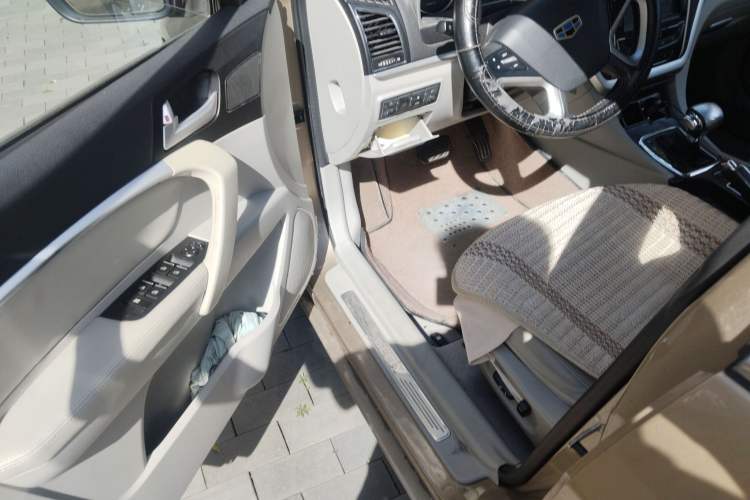 Used Geely Auto Emgrand 2014 Sedan 1.3T CVT Prestige Model
