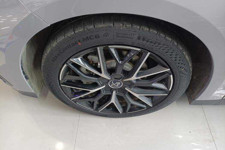Used BYD Han 2025 DM-i Smart Drive 125KM Prestige Model Left Front Wheel Hub