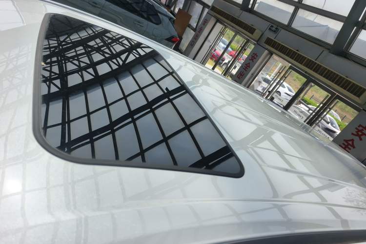 Used Toyota SIENNA 2026 Model 2.5L Dual-Engine Two-Wheel-Drive Comfort Edition
