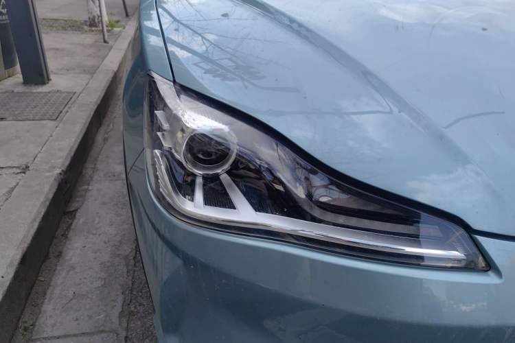 Used NETA V 2022 Chao 400 Lite Right Front Headlight