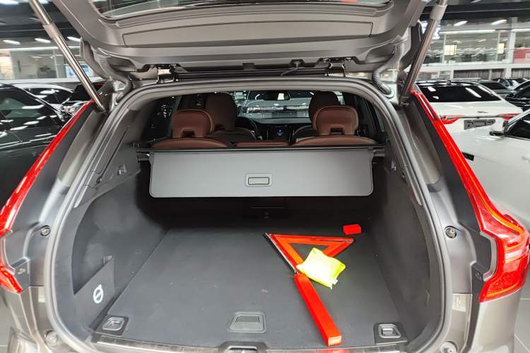 Used Volvo XC60 2022 B5 4x4 Zhiyi Luxury Edition
