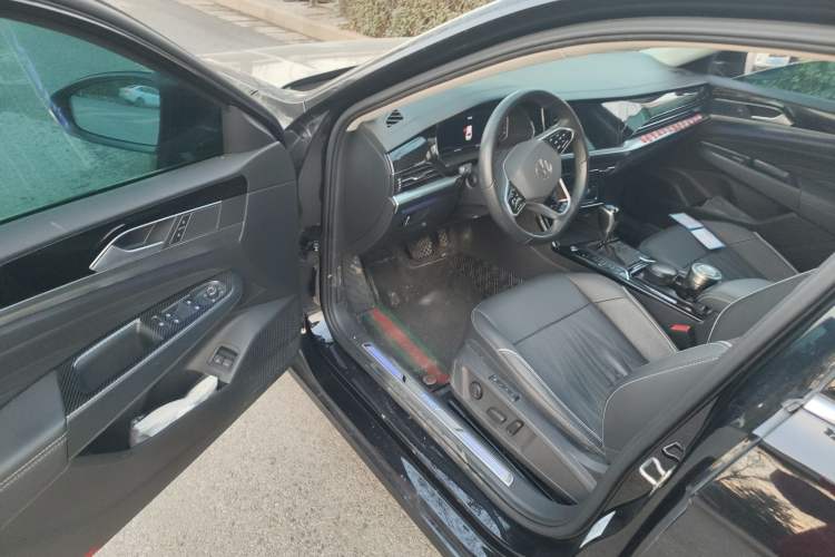 Used Volkswagen Passat New Energy 2022 430 PHEV Hybrid Luxury Edition Driver Seat