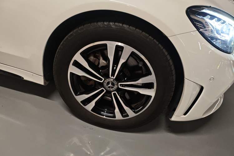 Used Mercedes-Benz C-Class 2019 C 260 Sport Edition Right Front Wheel Hub