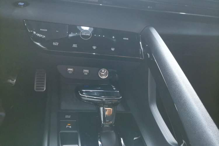 Used Hyundai Elantra 2021 240TGDi DCT LUX Prestige Edition
