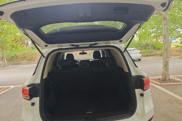 Used Zotye T500 2018 1.5T Automatic Smart Connected Prestige Model Trunk