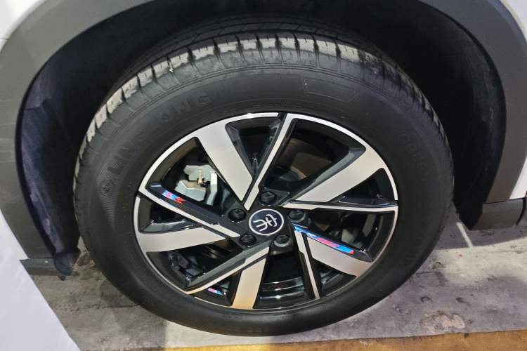 Used BYD Song Pro New Energy 2024 HONOR Edition DM-i 71KM Navigation Model Left Front Wheel Hub