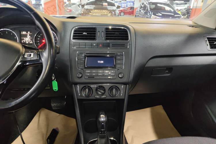 Used Volkswagen Polo 2016 1.6L Automatic Comfort Model Audio And AC Panel