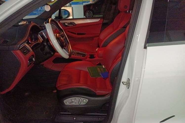 Used Porsche Macan 2017 Macan Turbo 3.6T Left Front Seat