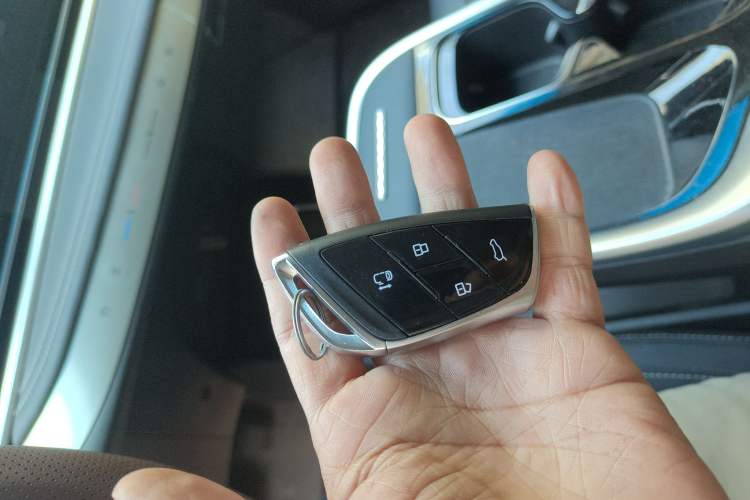 Used SAIC MAXUS G90 2024 2.0T Starlight Seven-Seater