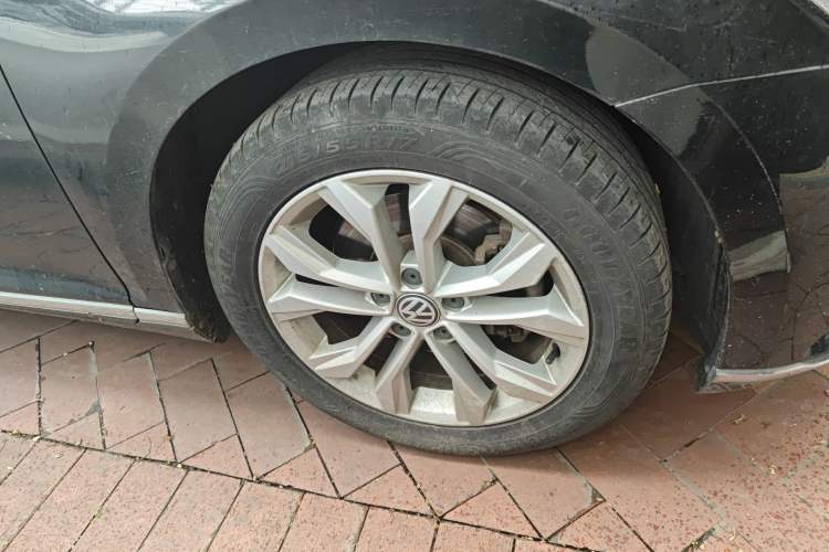 Used Volkswagen Magotan 2018 330TSI DSG Luxury Model Right Front Wheel Hub