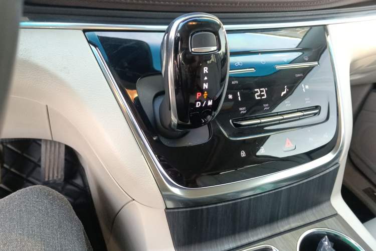 Used Buick GL8 2022 Land Executive Class 652T Prestige Model
