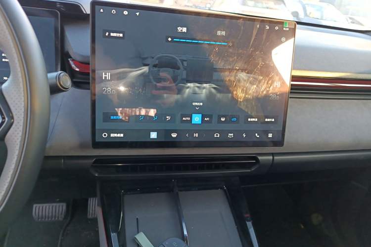 Used Lynk & Co 08 EM-P 2025 220 km All-Wheel-Drive Performance Halo
