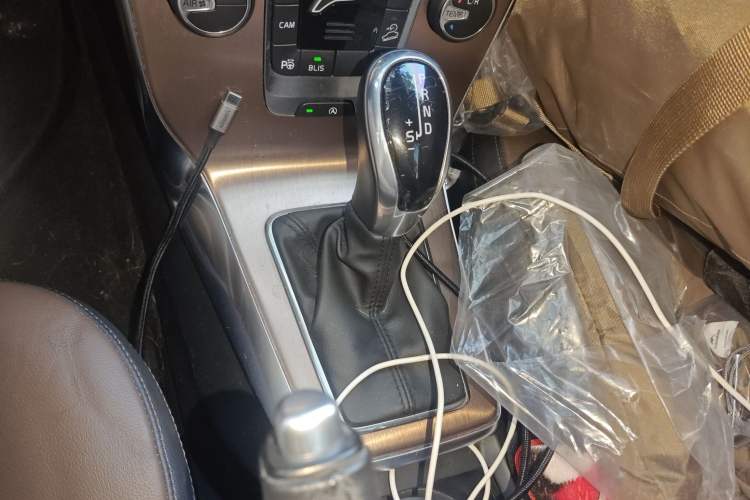 Used Volvo V40 2014 Cross Country T5 AWD Smart Luxury Edition
