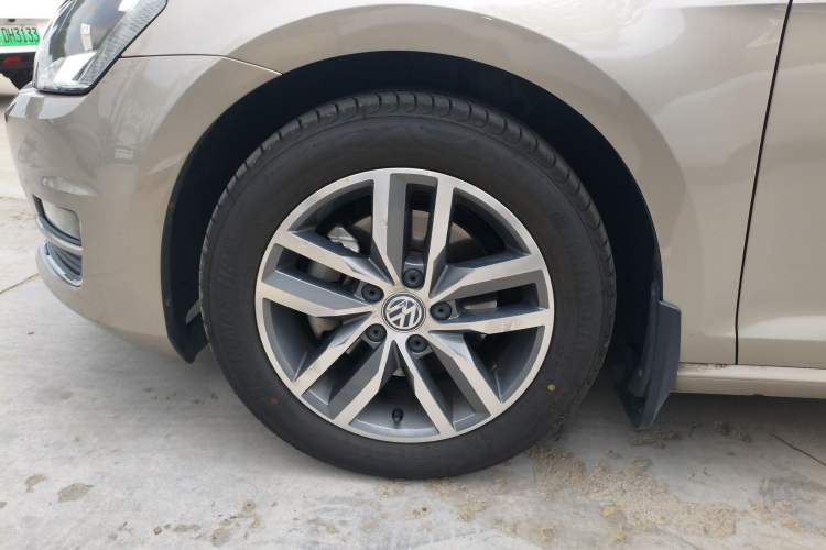 Used Volkswagen Golf 2016 230TSI Automatic Luxury Version Left Front Wheel Hub