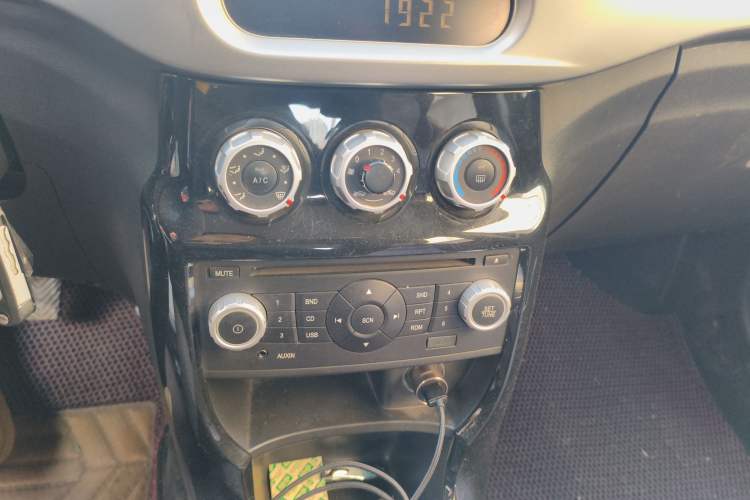 Used Brilliance H230 2012 1.5L Manual Elite Edition Audio And AC Panel