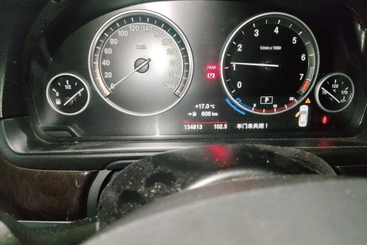 Used BMW 5 Series 2014 528Li Leading Model Odometer Close Up