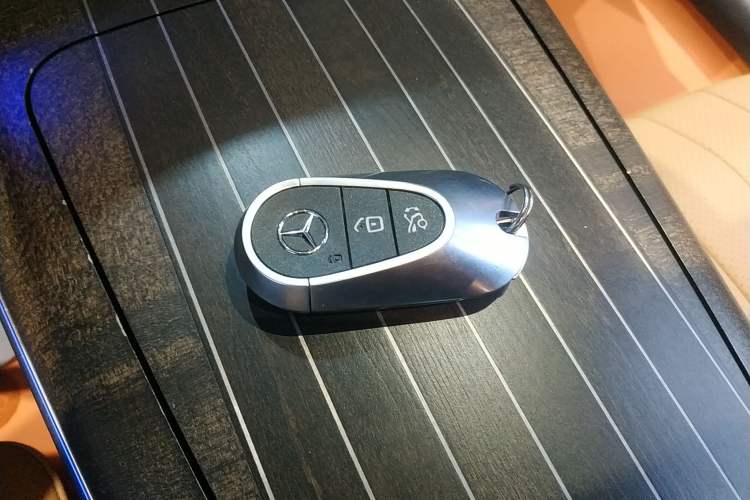 Used Mercedes-Benz E-Class 2024 E 300 L Luxury Model Interior 1