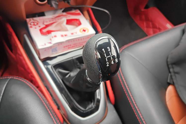 Used Geely Auto Diamond 2016 1.5L Manual Elite Version China IV Standard
