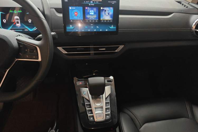 Used BYD Yuan New Energy 2019 EV535 Smart Connect Trendsetting Model Audio And AC Panel