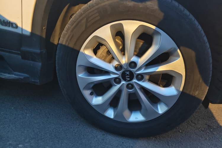 Used Kia Sorento 2013 2.2T 5-Seater Diesel Luxury Edition Right Front Wheel Hub