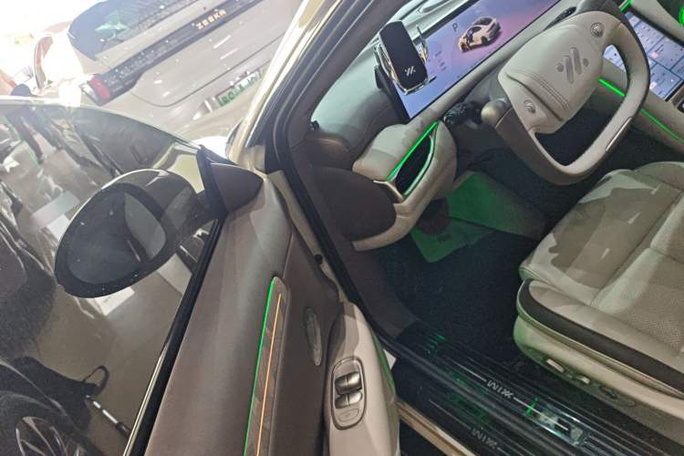 Used IM L6 2025 Max Driver Seat