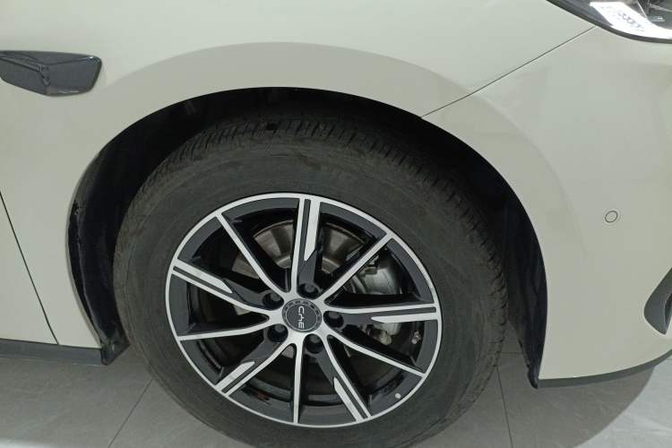 Used BYD Seal 06 New Energy 2025 DM-i Smart Drive 120KM Deluxe Model Right Front Wheel Hub