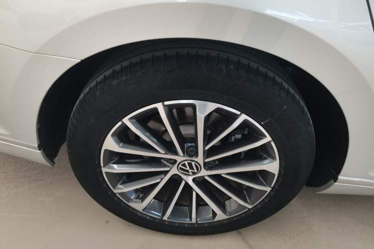 Used Volkswagen Magotan 2020 330TSI DSG Luxury Edition Right Rear Wheel Hub