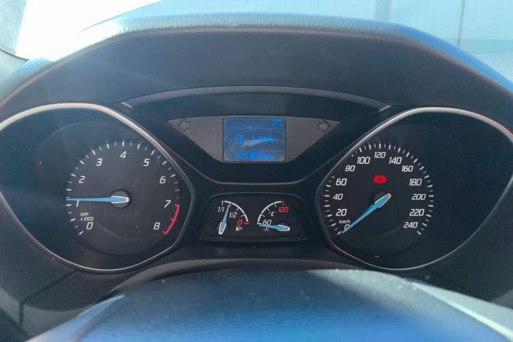 Used Ford Focus 2012 Sedan 1.6L Manual Fashion Edition
