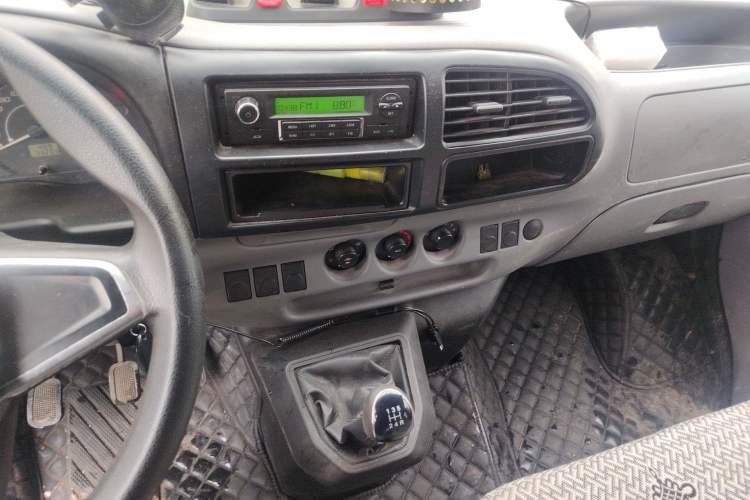 Used JMC Transit 2017 2.8T Commercial Version Short Wheelbase Mid-Roof 6/7/8-Seater JX493