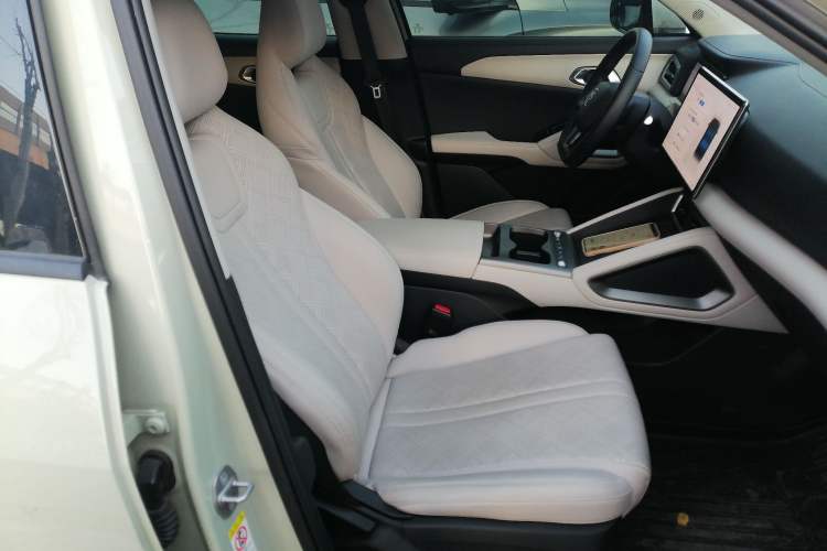 Used BYD Yuan UP 2025 Intelligent Driving Version 401 km Leading Edition