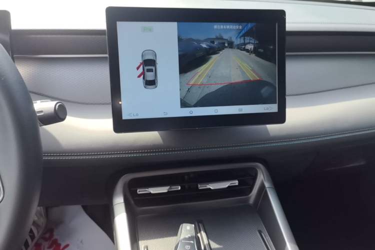 Used BYD Qin PLUS 2025 DM-i Smart Drive 55KM Leading Model Audio And AC Panel