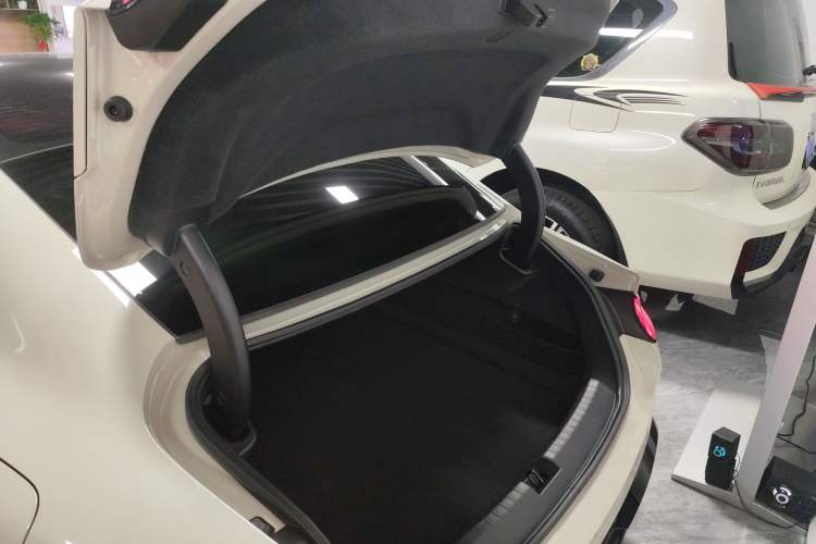 Used Xiaomi Auto SU7 2024 Rear-Drive Long-Range Intelligent Driving Version