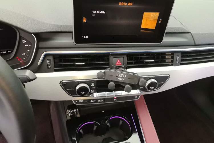 Used Audi A4L 2018 30th Anniversary Edition 40 TFSI Fashion Model Audio And AC Panel