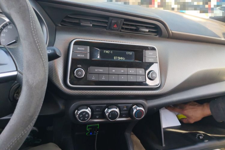 Used Nissan Kicks 2019 1.5L Manual Cool Edition Audio And AC Panel