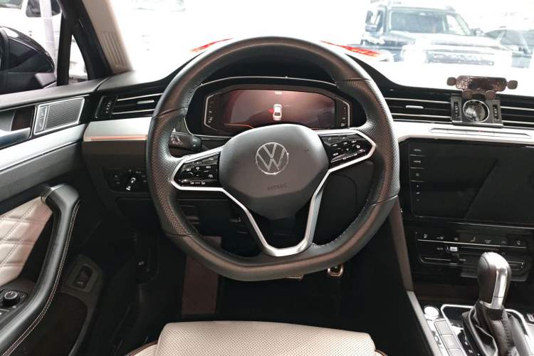Used Volkswagen Magotan 2023 2 Million Units Commemorative Edition 330TSI DSG Luxury Version Steering Wheel