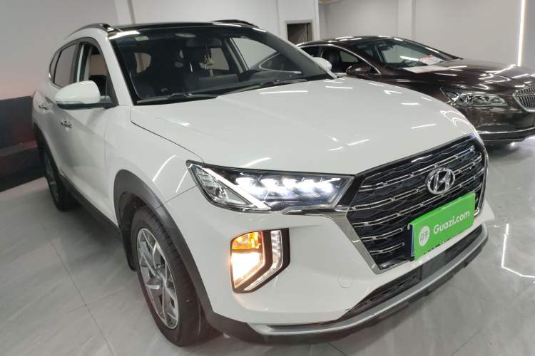 Used Hyundai Tucson 2020 280TGDi Two-Wheel-Drive GLS Fashion Edition China VI Standard Front Right 45 Deg