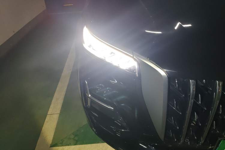 Used Hongqi HS5 2025 2.0T Two-Wheel Drive Flagship Pro Edition
