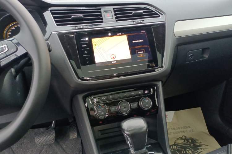 Used Volkswagen Tiguan L 2019 Revised 330TSI Automatic Two-Wheel Drive Smart & Luxury Edition China VI Standard Audio And AC Panel