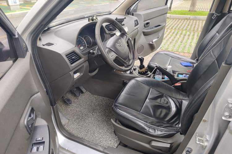 Used Wuling Hongguang 2015 1.5L S Basic Version China V Standard Driver Seat