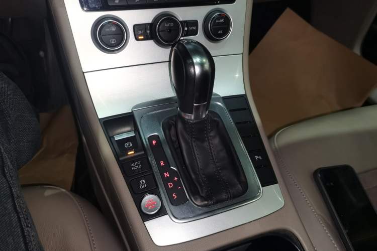 Used Volkswagen Magotan 2015 Facelift 1.8TSI Luxury Model
