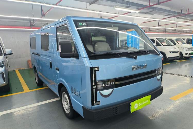 Used SRM New Energy E3L 2024 Luxury 6-Seater Bus Front Right 45 Deg