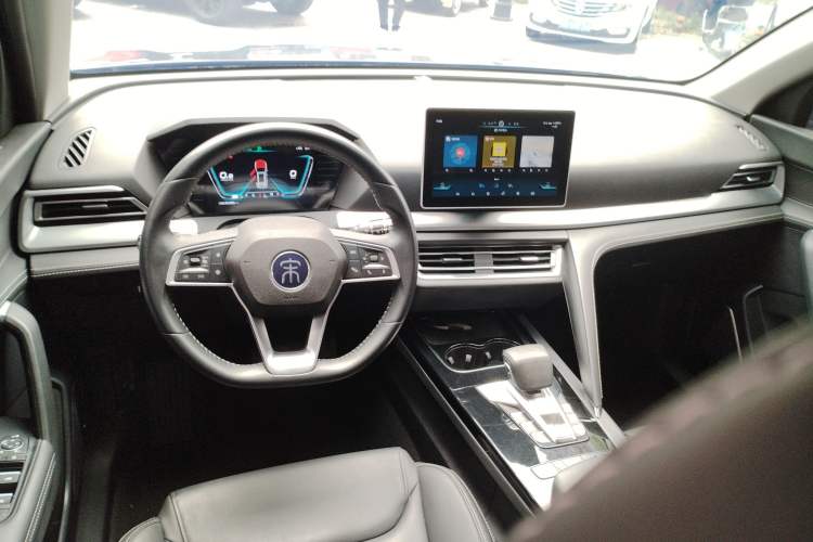 Used BYD Song Pro 2019 1.5T Automatic Luxury Model Center Console