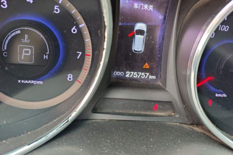 Used Hyundai Santa Fe 2013 2.0T Automatic All-Wheel Drive Top Trim Odometer Close Up