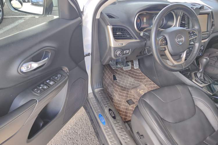 Used Jeep Cherokee 2017 2.4L Leading Smart Edition