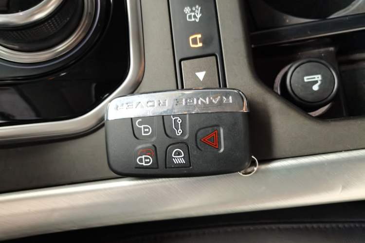 Used Land Rover Range Evoque 2018 240 PS SE Smart Brilliance Edition