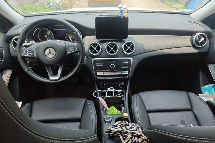 Used Mercedes-Benz GLA 2018 GLA 220 4MATIC Sport Edition Center Console